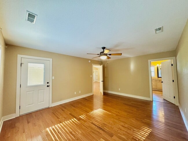 Building Photo - The Home You’ve Been Searching For!
