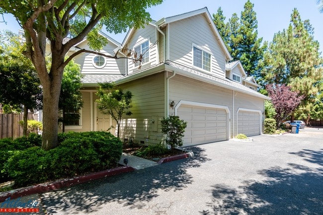 Building Photo - 134 Redding Rd