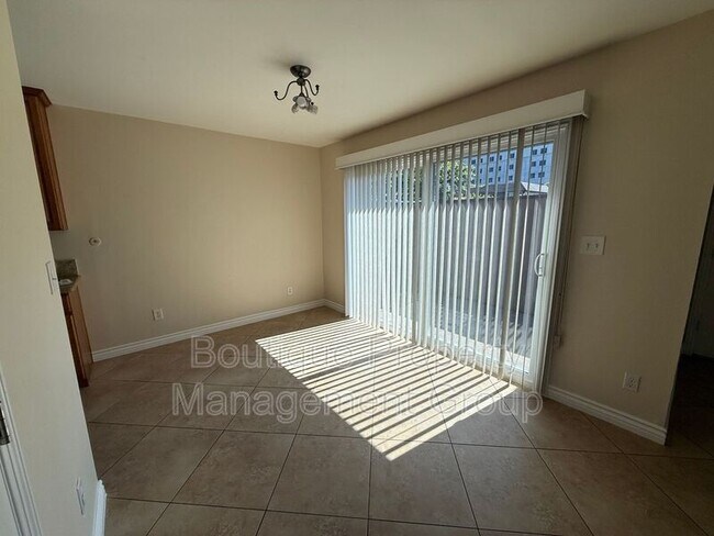 Building Photo - 1126 S Clifpark Cir