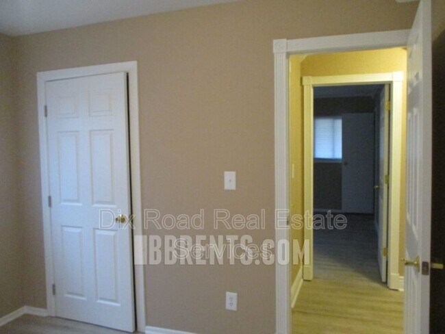 Building Photo - 530 Unger Ave