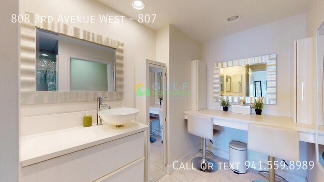 Building Photo - 808 3rd Ave