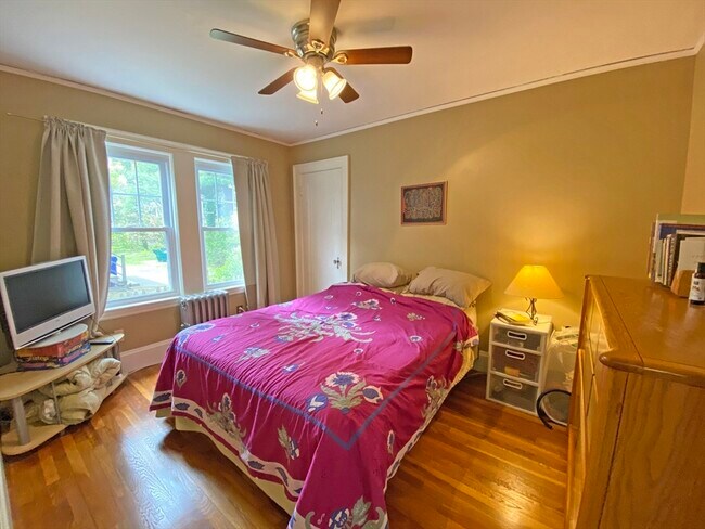 Building Photo - 331-333-333 Lowell Ave
