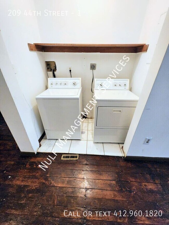 Building Photo - 209 44th St