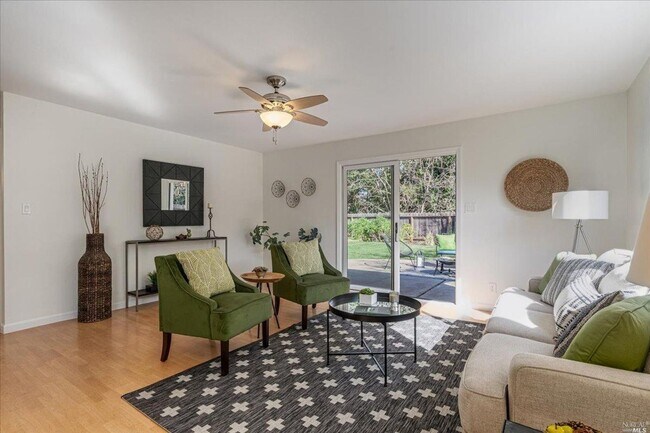 Building Photo - Charming Three Bedroom Browns Valley Retreat