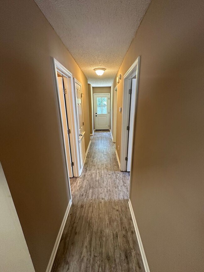 Building Photo - 107 Butterfield Crossing
