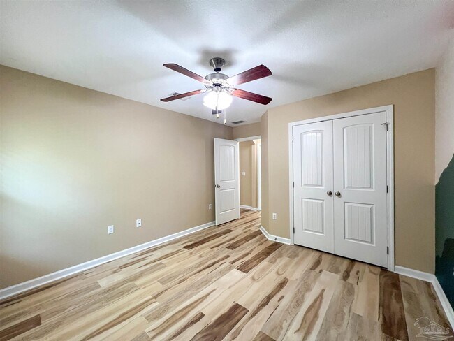 Building Photo - 202 Creekview Dr