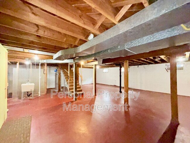Building Photo - 4215 NW Lavina St