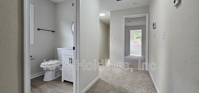 Building Photo - 308 St James Ave