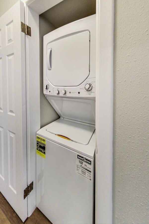 Building Photo - 297 MacArthur Blvd