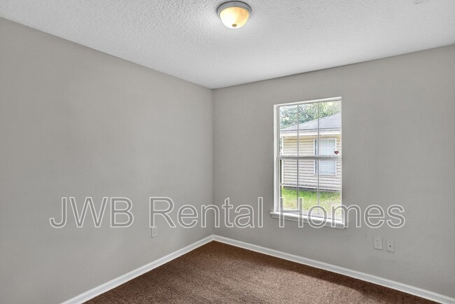 Building Photo - 1518 W 27th St