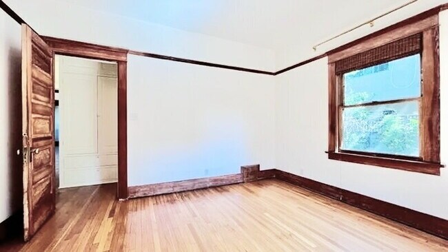 Building Photo - 1635 S Wilton Pl