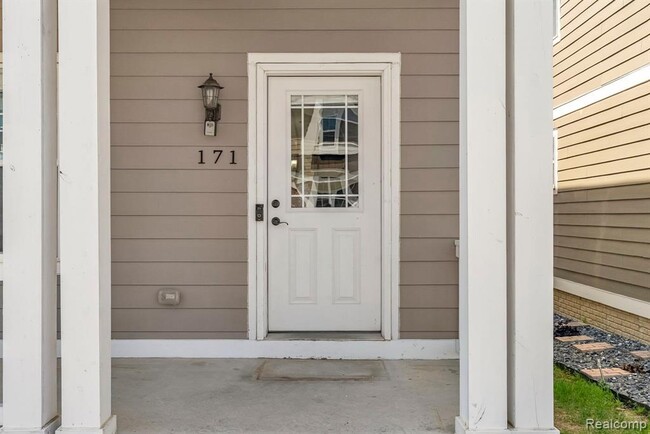 Building Photo - 171 Jotham Ave