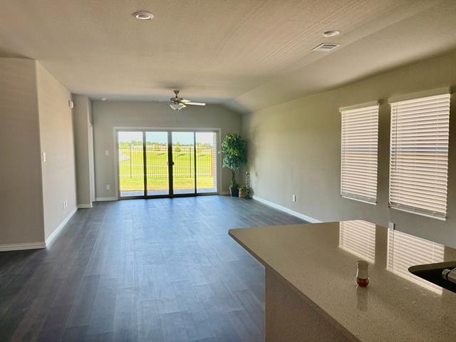 Building Photo - 608 Easthill Dr