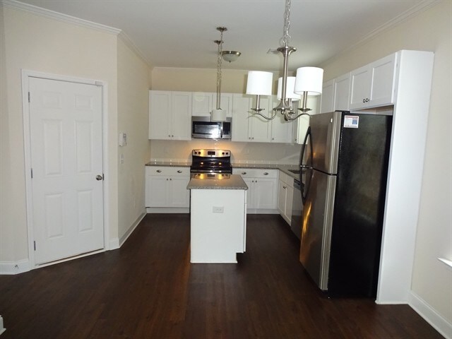 Building Photo - 2049 Greenfern Ct