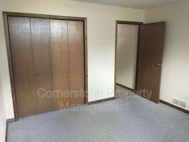 Building Photo - 601 4th St