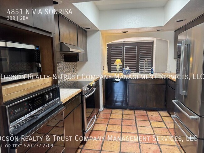 Building Photo - 4851 Vía Sonrisa