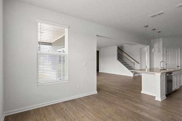 Building Photo - 712 Hedwig Dr