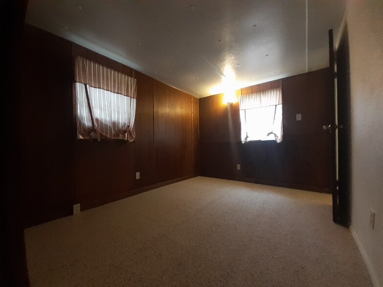 Building Photo - 100 30th St W