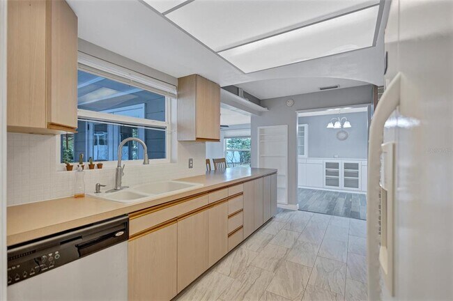 Building Photo - 2544 Burnice Dr