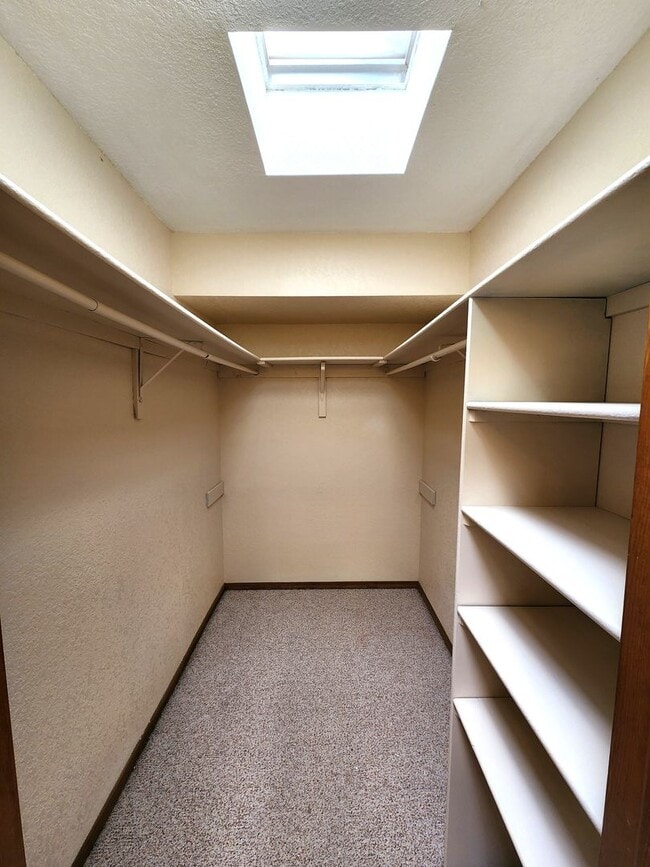 Building Photo - 2050 Pinecone Way