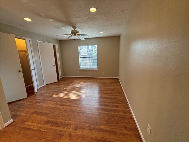 Building Photo - 12755 Mill Ridge Dr