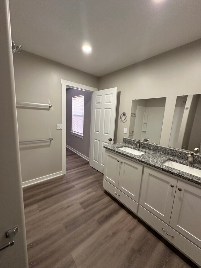 Building Photo - 2420 S Ida St