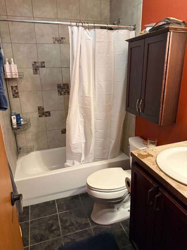 Building Photo - July Availability! Wonderful 1 Bed Condo i...