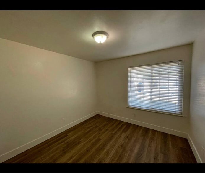 Building Photo - 7401 Blackthorne Way