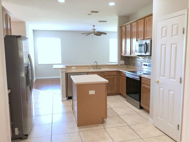 Building Photo - Beautiful 4 bedroom/3 bathroom Home