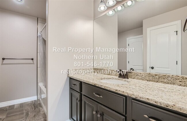 Building Photo - 1795 E Whitetail Dr