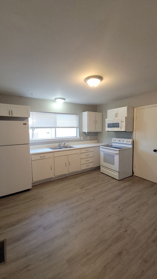 Building Photo - One Month Free!!