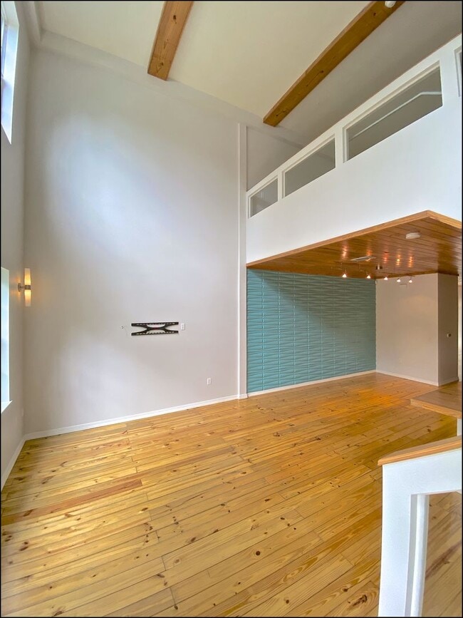 Building Photo - Stunning and Unique Luxury Town Home for Rent in the heart of sought after SODO!