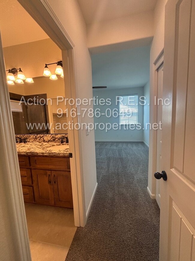 Building Photo - Solar - Whitney Ranch The Ridge: Beautiful Single Story, Immaculate 3Bed 2 Bathroom,  Access to R...