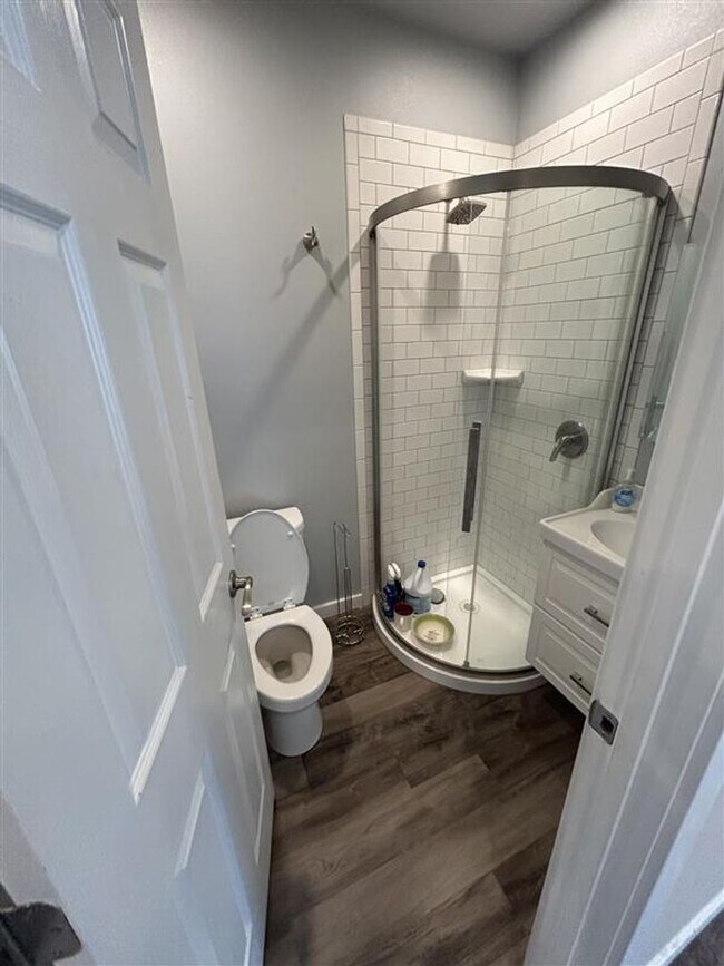 Building Photo - 211 Baker St