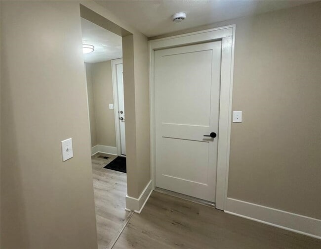 Building Photo - 40 N Brookside Ave