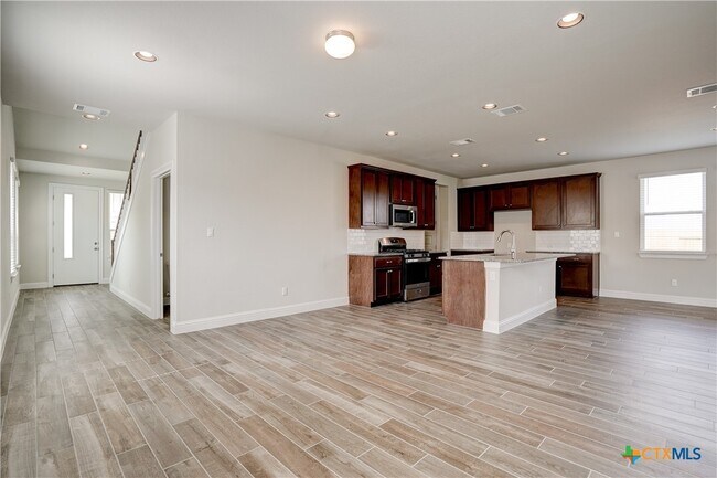 Building Photo - 130 Hidden Branch Cv