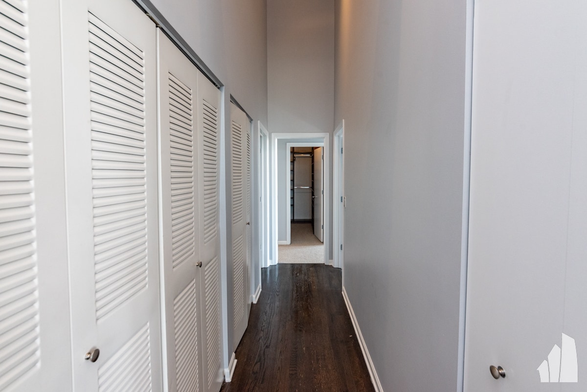 Building Photo - 1735 W Diversey Pkwy