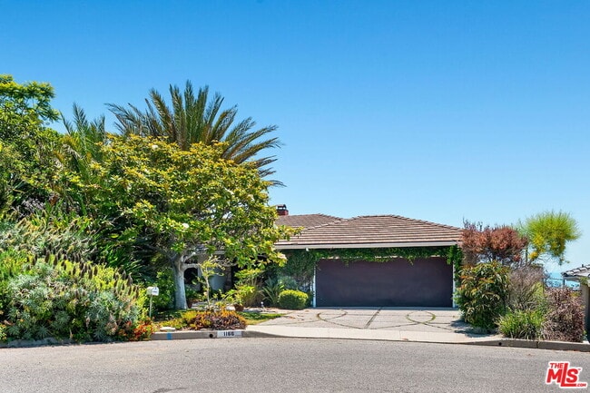 Building Photo - 1166 Las Pulgas Pl