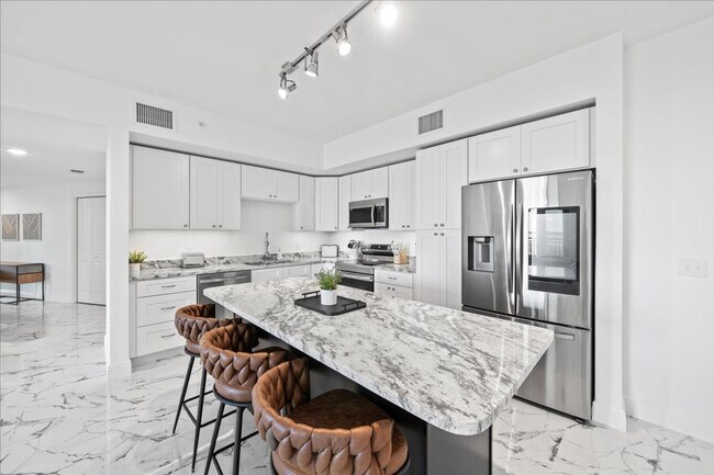 Building Photo - 605 Kemp St