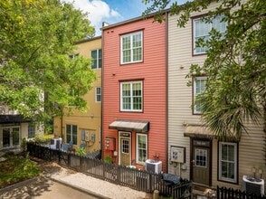 Building Photo - Fully Furnished 2BR Condo with Designer To...