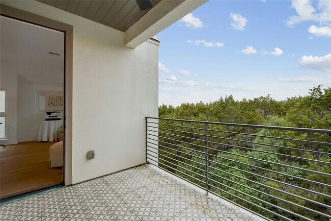 Building Photo - 2510 Sutherland St