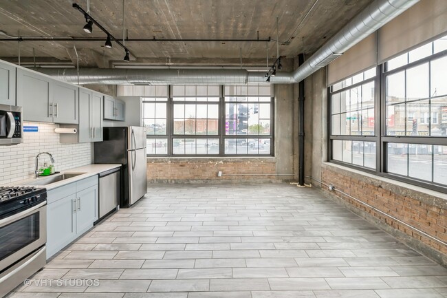 Building Photo - 3963 W Belmont Ave