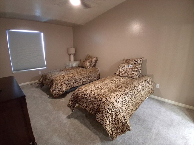 Building Photo - 609 N Seven Peaks Blvd