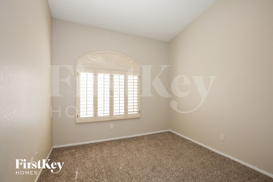 Building Photo - 8004 Verde Springs Dr