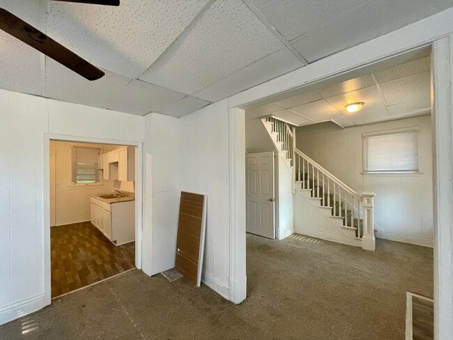 Building Photo - 3 Bed 1.5 Bath House - Section 8
