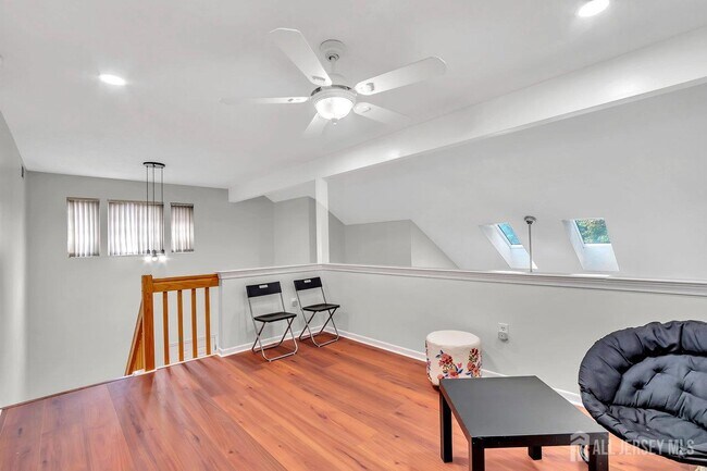 Building Photo - 10 Sawgrass Ct