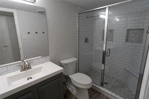 Building Photo - 7021 Greenview Cir N