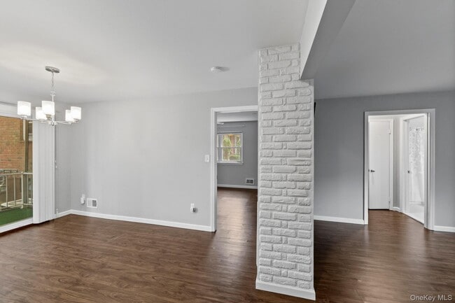 Building Photo - 106 Yorkshire Dr