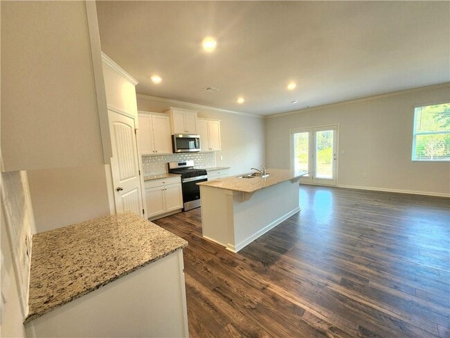 Building Photo - 383 King Vlg