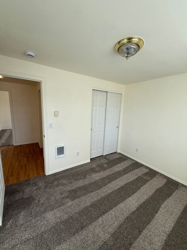Building Photo - Charming 3 Bedroom 2 Bathroom Home in Quie...